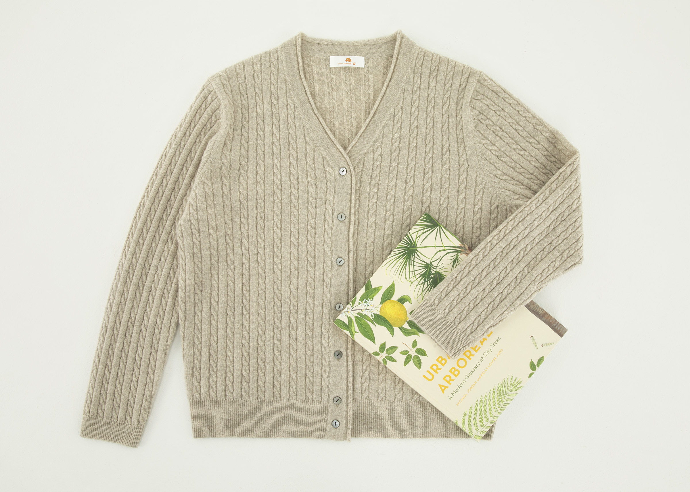 小金象 BABY CASHMERE 100%-女12针复古俏皮小麻花V领开衫 康赛妮