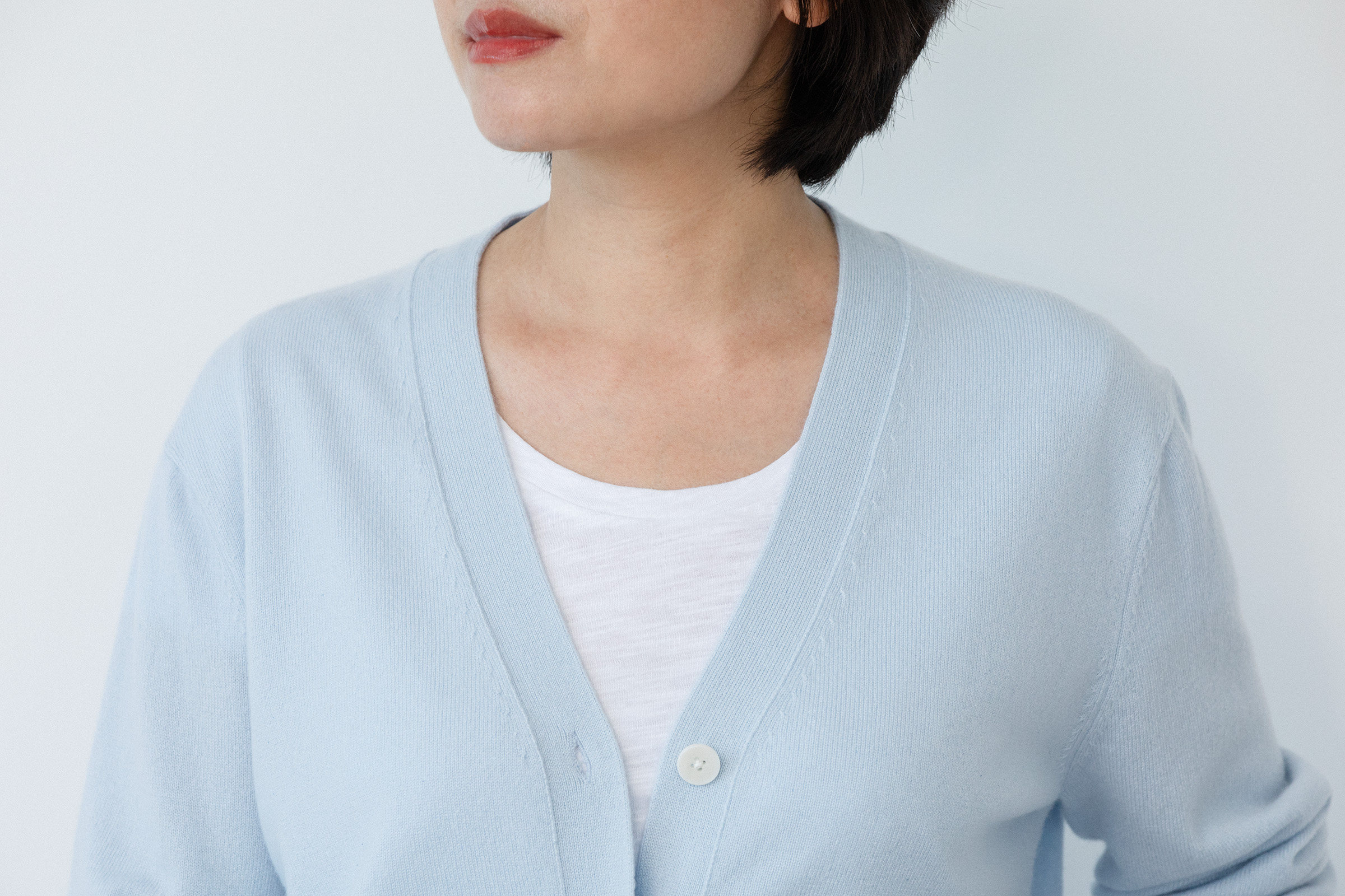 小金象 山羊绒100% 女12针薄款宽松休闲通勤中长V领长袖纽扣开衫